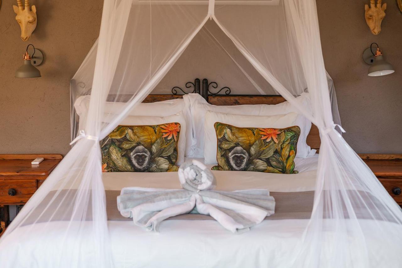 Umkumbe Bush Lodge - Luxury Tented Camp Cagar Alam Sabi Sand Bagian luar foto