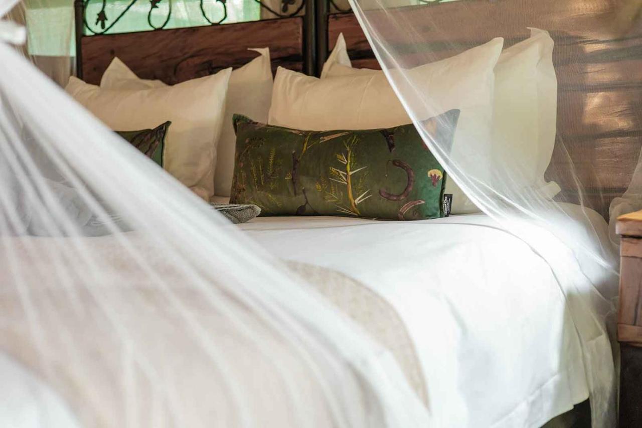 Umkumbe Bush Lodge - Luxury Tented Camp Cagar Alam Sabi Sand Bagian luar foto